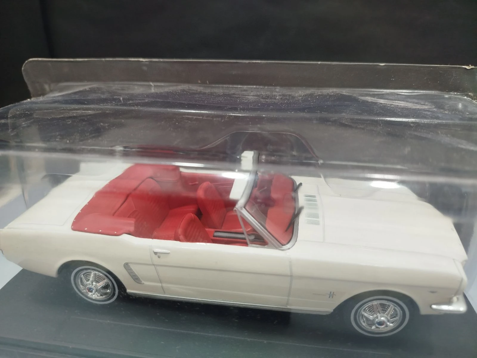 Classic Ford Mustang 1965 1/24 model car – photo 2